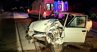 Otomobil beton mikseriyle çarpıştı; 2 yaralı