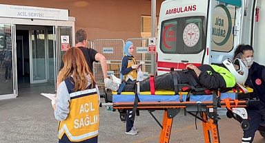 Otomobille çarpışan motosiklet sürücüsü yaralandı