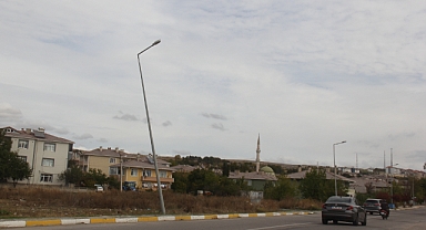 Pınarhisar’da Tehlike Saçan Aydınlatma Direği: Vatandaşlar Endişeli