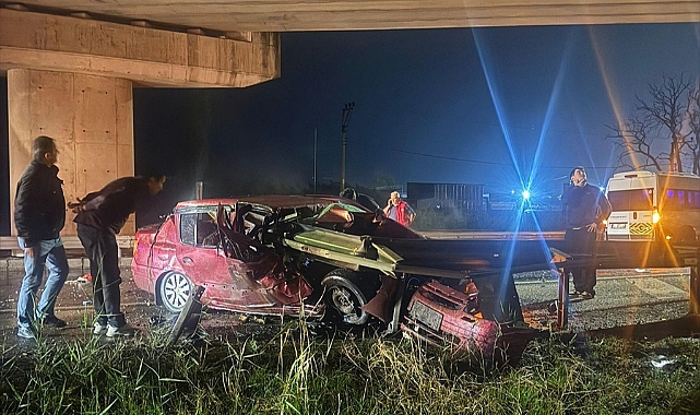 Tekirdağ'da otomobil bariyere çarptı: 2 ölü, 1 yaralı