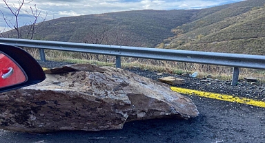 Tekirdağ'da yola kaya parçaları düştü