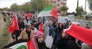 TRAKYA ÜNİVERSİTESİNDE “GAZZE İÇİN UMUT, İNSANLIK İÇİN ONUR YÜRÜYÜŞÜ” DÜZENLENDİ
