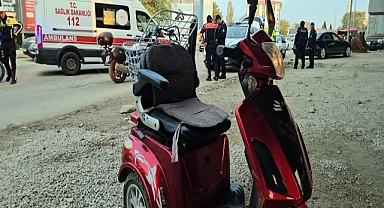 Üç tekerlekli elektrikli bisiklet, otomobilin altında kaldı; sürücü öldü