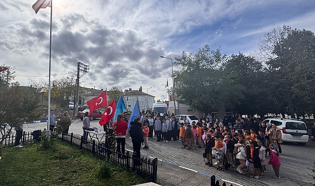 Üsküp'te Cumhuriyet Bayramı Etkinlikleri Çelenk Töreniyle Başladı