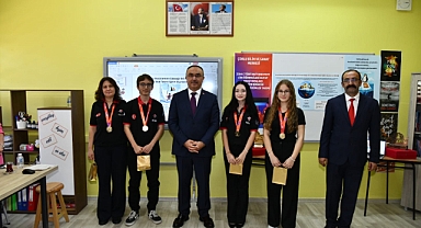 Vali Soytürk Türkiye Birincisi Öğrencileri Ziyaret Etti 