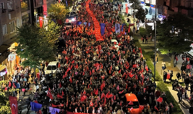 YİNE MUHTEŞEM BİR ATMOSFERDE CUMHURİYET COŞKUSU YAŞANDI