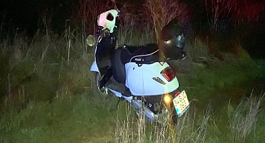 Yol kenarına savrulan motosikletin alkollü sürücüsü yaralandı
