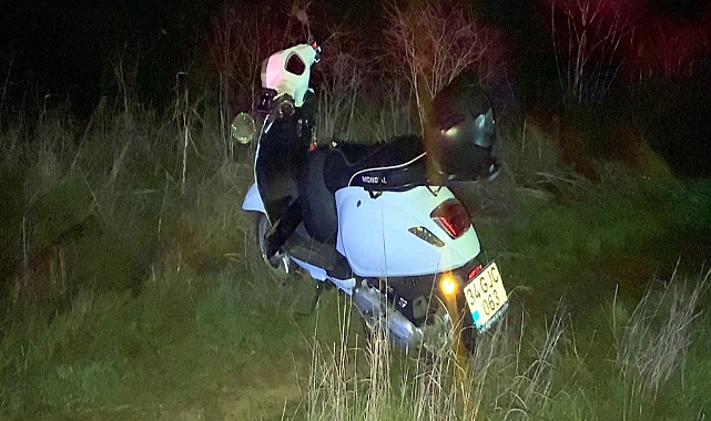 Yol kenarına savrulan motosikletin alkollü sürücüsü yaralandı