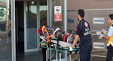 Yük indirirken, kamyon kasasından düşüp yaralandı