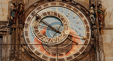 2 Kasım 2025 Pazar Burç Yorumları: Kasım’ın İlk Pazarında Huzur, Romantizm ve Sürprizler!