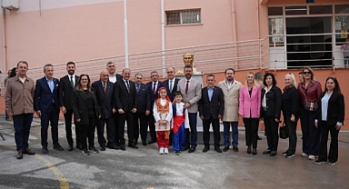 Atatürk İlkokulu Atatürk Büstüne Kavuştu