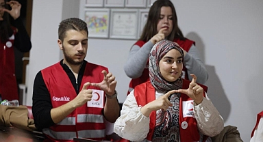 BÜYÜKŞEHİR'DEN KIZILAY GÖNÜLLÜLERİNE İŞARET DİLİ EĞİTİMİ