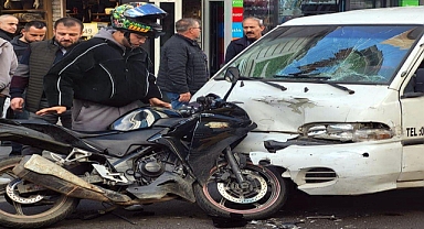 Çorlu'da minibüs ile motosiklet çarpıştı: 2 yaralı