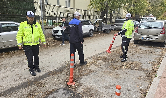 Duba, Bayrak ve Bidonlar Toplandı; Bazı Esnafa 4 Bin 512 TL Ceza Kesildi