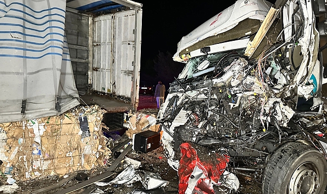 Edirne'de 2 TIR ve 3 otomobilin karıştığı zincirleme kaza: 1 ölü, 2 yaralı