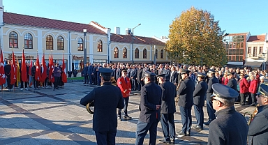 Edirne'de 24 Kasım Öğretmenler Günü Coşkusu: Tören Atatürk Anıtı'nda Başladı, Halk Eğitim Merkezi'nde Sürdü