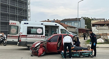 Edirne’de iki otomobil çarpıştı; 1 yaralı