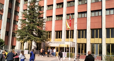 Edirne Tıp Fakültesi Hastanesi'nde Tehlike Saçan Banklar ve Hijyen Tepkisi