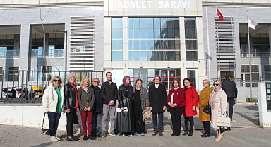 İğneada Selinde İki Evladını Kaybeden Anne Safiye Yaşa Adliye Önünde Adalet Çağrısını Yineledi