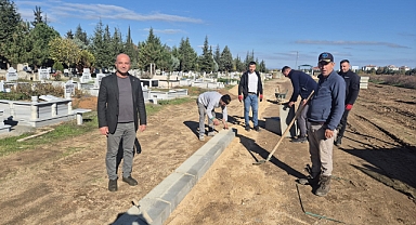 Kavaklı Belediyesi Mezarlık Alanında Su ve Çevre Düzenleme Çalışmalarını Sürdürüyor