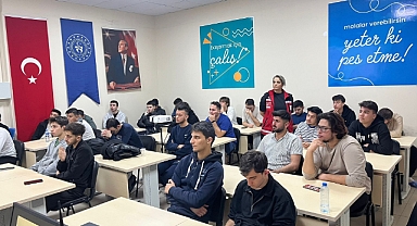 Kırklareli Aile ve Sosyal Hizmetler Müdürlüğü Öğrencilere Yönelik Farkındalık Eğitimi Düzenledi