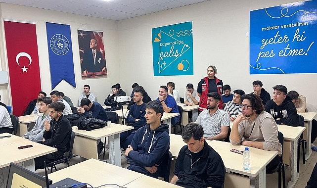 Kırklareli Aile ve Sosyal Hizmetler Müdürlüğü Öğrencilere Yönelik Farkındalık Eğitimi Düzenledi