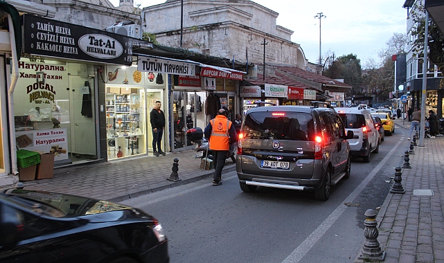 Kırklareli Belediyesi Akşam Temizlik Çalışmalarını Sürdürüyor