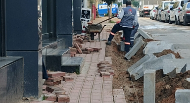 Kırklareli Belediyesi Yayla Caddesi'nde Kaldırım Çalışmalarına Hız Verdi