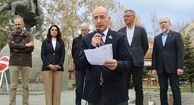 Kırklareli'nde Diş Hekimleri Günü İçin Çelenk Töreni Düzenlendi