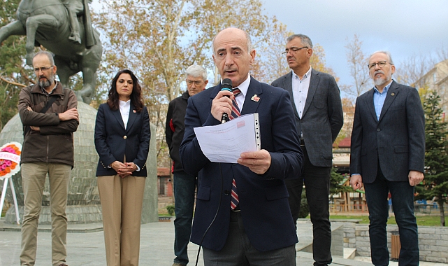 Kırklareli'nde Diş Hekimleri Günü İçin Çelenk Töreni Düzenlendi
