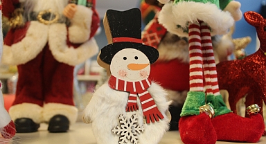 Kırklareli'nde Yeni Yıl Süsleri Vitrinleri Renklendirdi