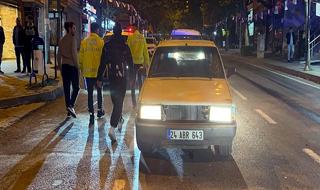 Kontrolden çıkan motosiklet otomobile çarptı; 1 yaralı