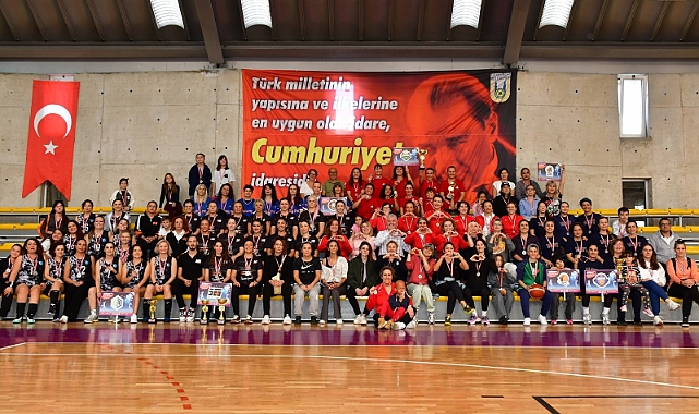 Lüleburgaz’da Kadın Sporcular Cumhuriyet İçin Sahadaydı
