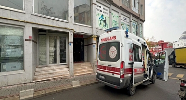 Merdivenlerden düşüp, ağır yaralandı