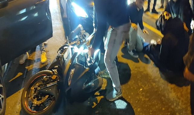 Motosiklet, otomobilin açılan kapısına çarptı; sürücüsü yaralandı