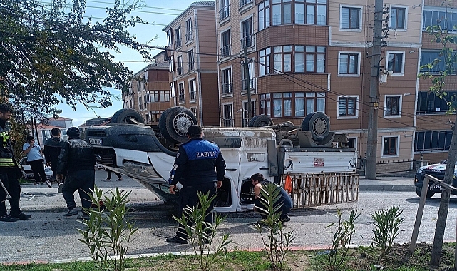 Otomobil ile çarpışan kamyonet takla attı: 2 yaralı