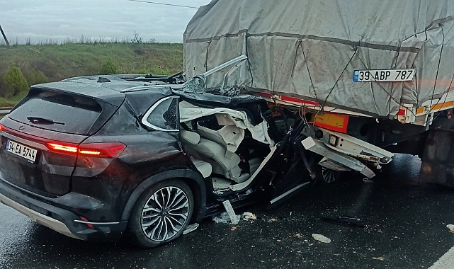 Otomobil, TIR’a arkadan çarptı: 3 yaralı