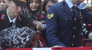 Şehit Annesinden Yürek Yakan Ağıt: “Gurbet Kuşum Uçtu Gitti”