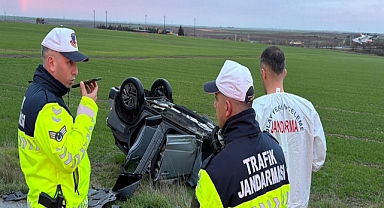 Tankerle çarpışan otomobildeki kadın öldü, eşi yaralandı