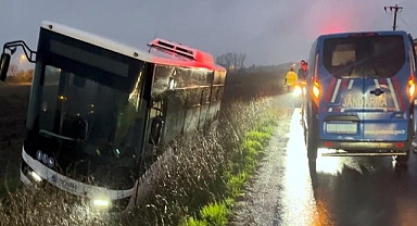 Tekirdağ'da halk otobüsü yoldan çıkarak tarlaya girdi; 2 yaralı