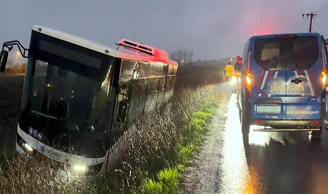 Tekirdağ'da halk otobüsü yoldan çıkarak tarlaya girdi; 2 yaralı
