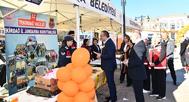 Vali Soytürk Kadına Şiddete Karşı Mücadele Günü Münasebetiyle Kurulan Stantları Ziyaret Etti