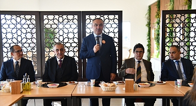 Vali Soytürk Öğretmenler Günü Kutlama Etkinlikleri Kapsamında Düzenlenen Programa Katıldı