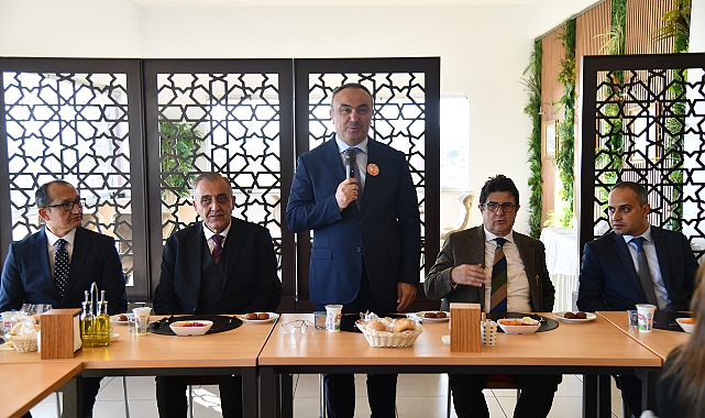 Vali Soytürk Öğretmenler Günü Kutlama Etkinlikleri Kapsamında Düzenlenen Programa Katıldı