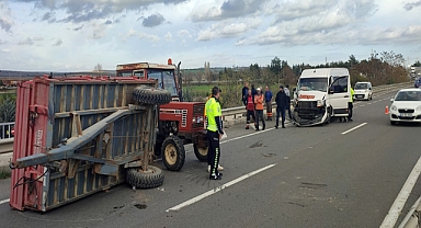 Yolcu midibüsü traktör römorkuna çarptı: 1 yaralı