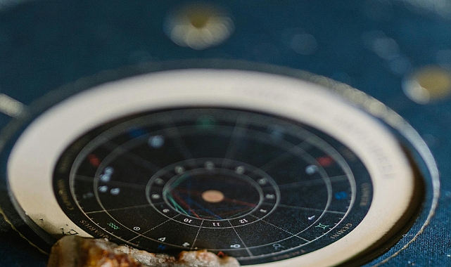 11 Aralık Perşembe Burç Yorumları: Gökyüzü Sürprizleri Peş Peşe Getiriyor!