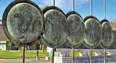 23 Aralık Salı Burç Yorumları: Oğlak Enerjisiyle Ciddi Kararlar Gündemde