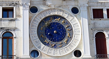 5 Aralık 2025 Cuma Burç Yorumları: Günün Şanslı Burcu Belli Oldu!