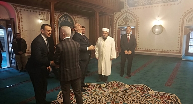 Bakan Yardımcısı Dr. Çam'dan Hızırbey Camine Ziyaret 