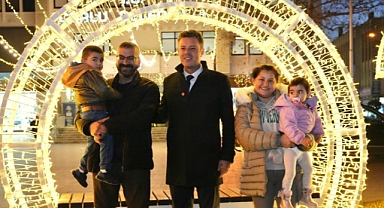 Başkan Sarıkurt Yeni Yıl Coşkusunu Vatandaşlarla Paylaştı